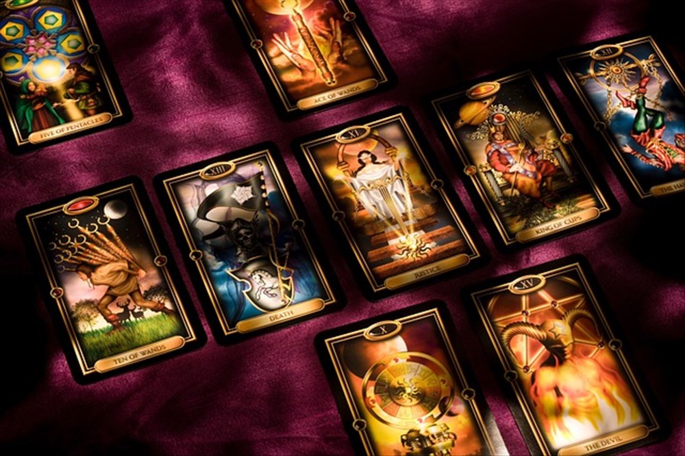 Découvrez l'Origine et la Signification des Cartes en Tarologie